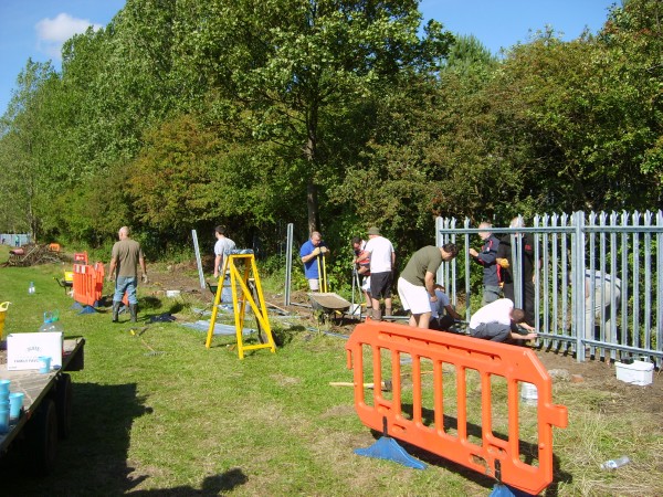 FOOTPATH FENCE – a great job finished image