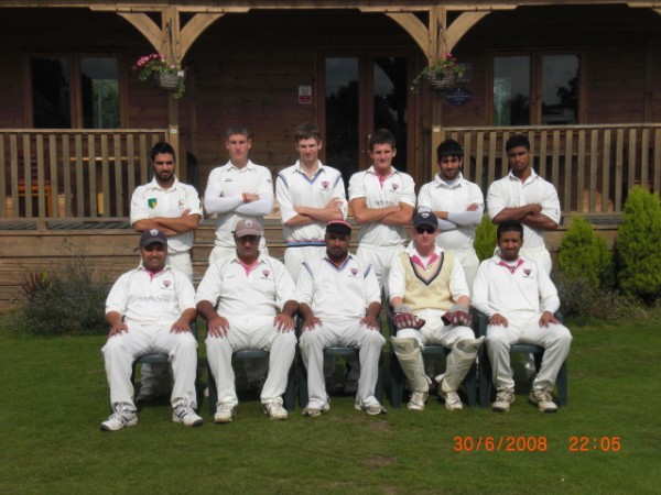 From left to right: Sharharja Bajma, Ryan Brotherton, Jack Sugarman, Sam Sugarman, Omar Qureshi, Yohan Balusubramaniam

Bottom row: Gohar Khan, Asif Ali, Nav Saeed (captain), Stuart Glassington, Faisal Jamaluddin